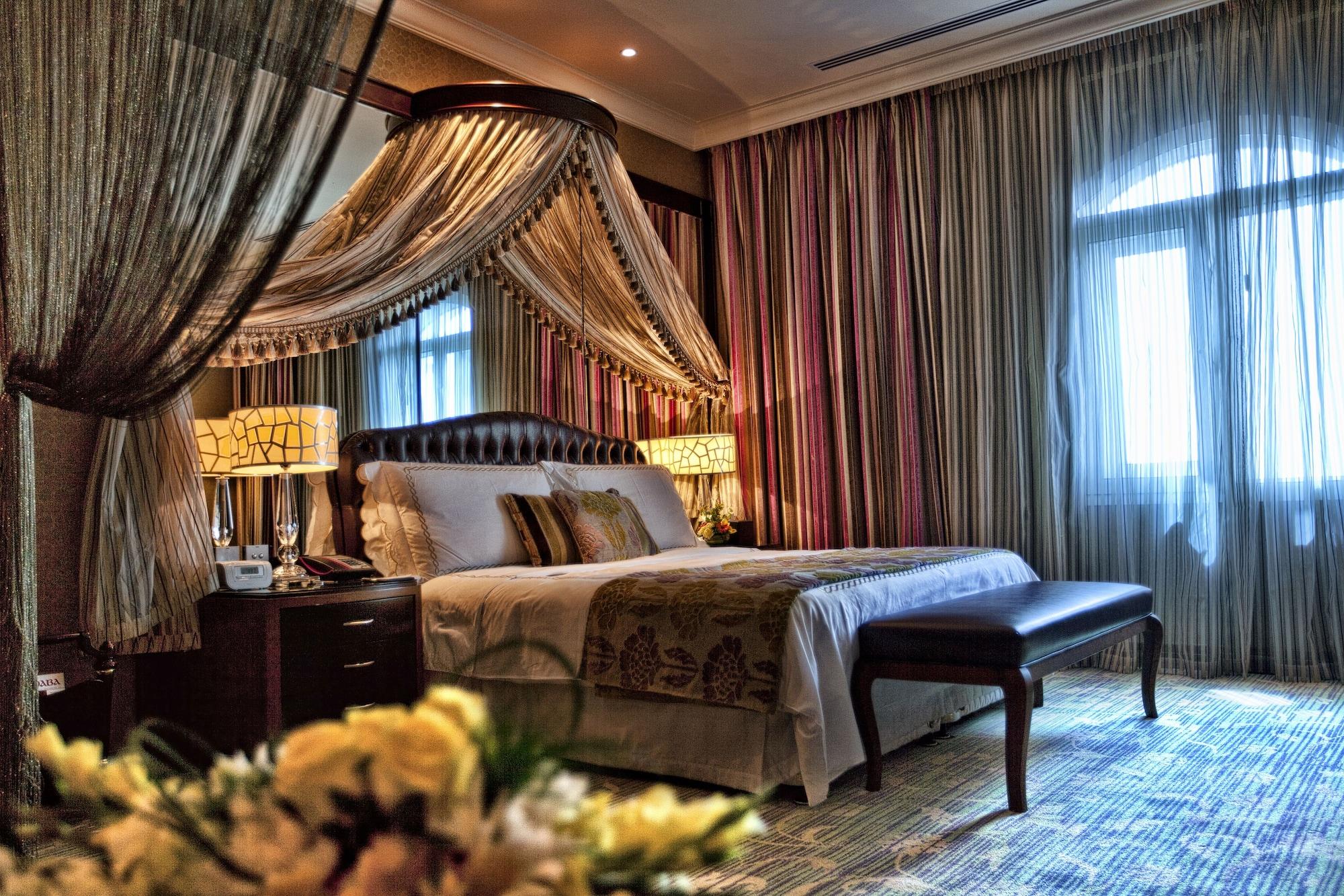 Grand Regency Doha, Trademark Collection By Wyndham Экстерьер фото A bedroom at the hotel
