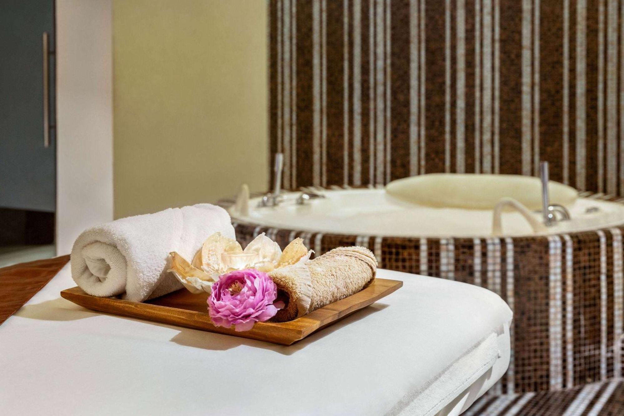 Grand Regency Doha, Trademark Collection By Wyndham Экстерьер фото Spa at the hotel