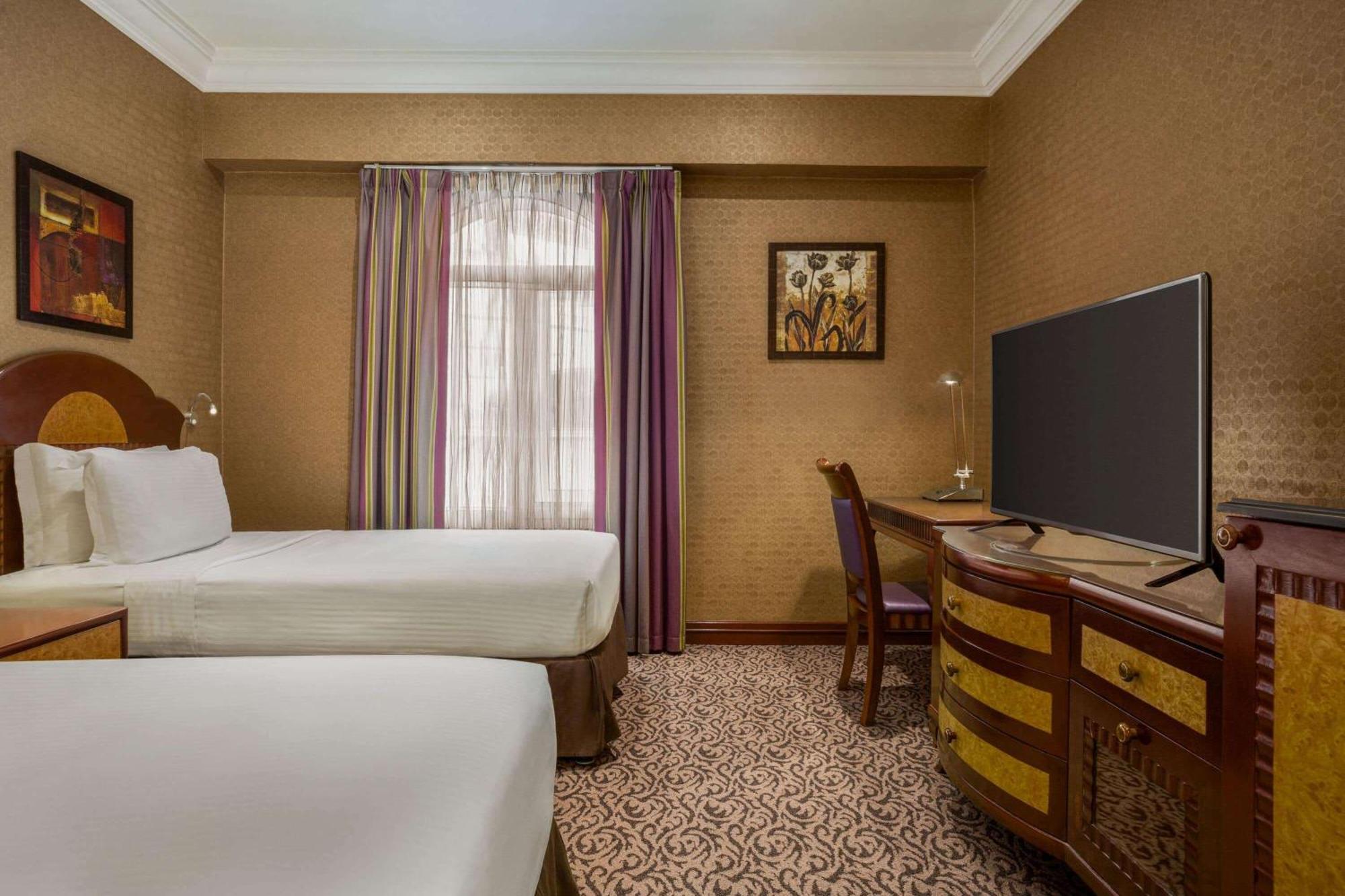 Grand Regency Doha, Trademark Collection By Wyndham Экстерьер фото A room at the Hilton London Paddington