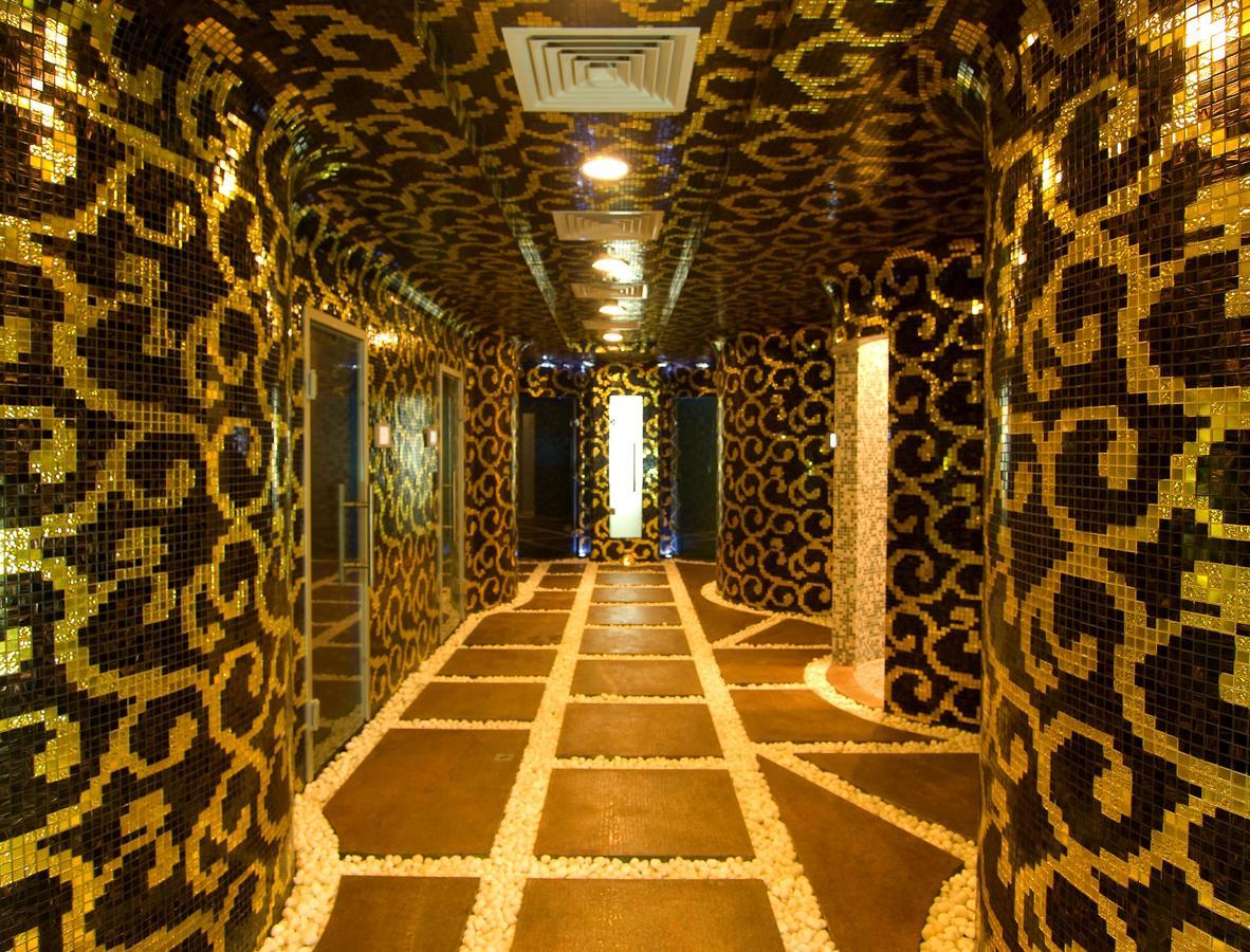 Grand Regency Doha, Trademark Collection By Wyndham Экстерьер фото The interior of the hotel